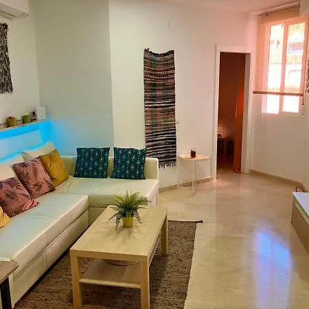 Moderno Junto A La Playa Y El Centro