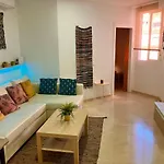 Moderno Junto A La Playa Y El Centro