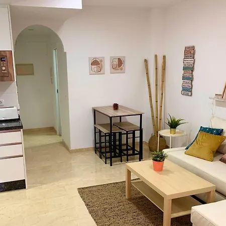 アパート Moderno Junto A La Playa Y El Centro フエンヒロラ