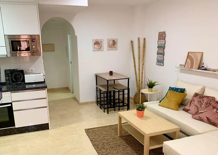 アパート Moderno Junto A La Playa Y El Centro フエンヒロラ