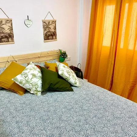 Moderno Junto A La Playa Y El Centro